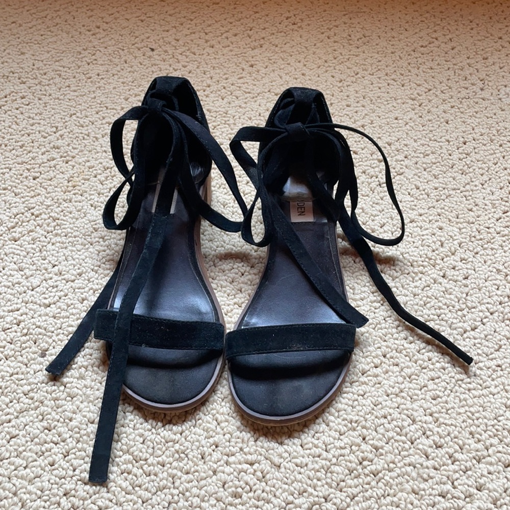 Steve Madden Lace up block heels